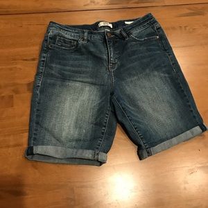 Vintage America size 8 Bermuda shorts